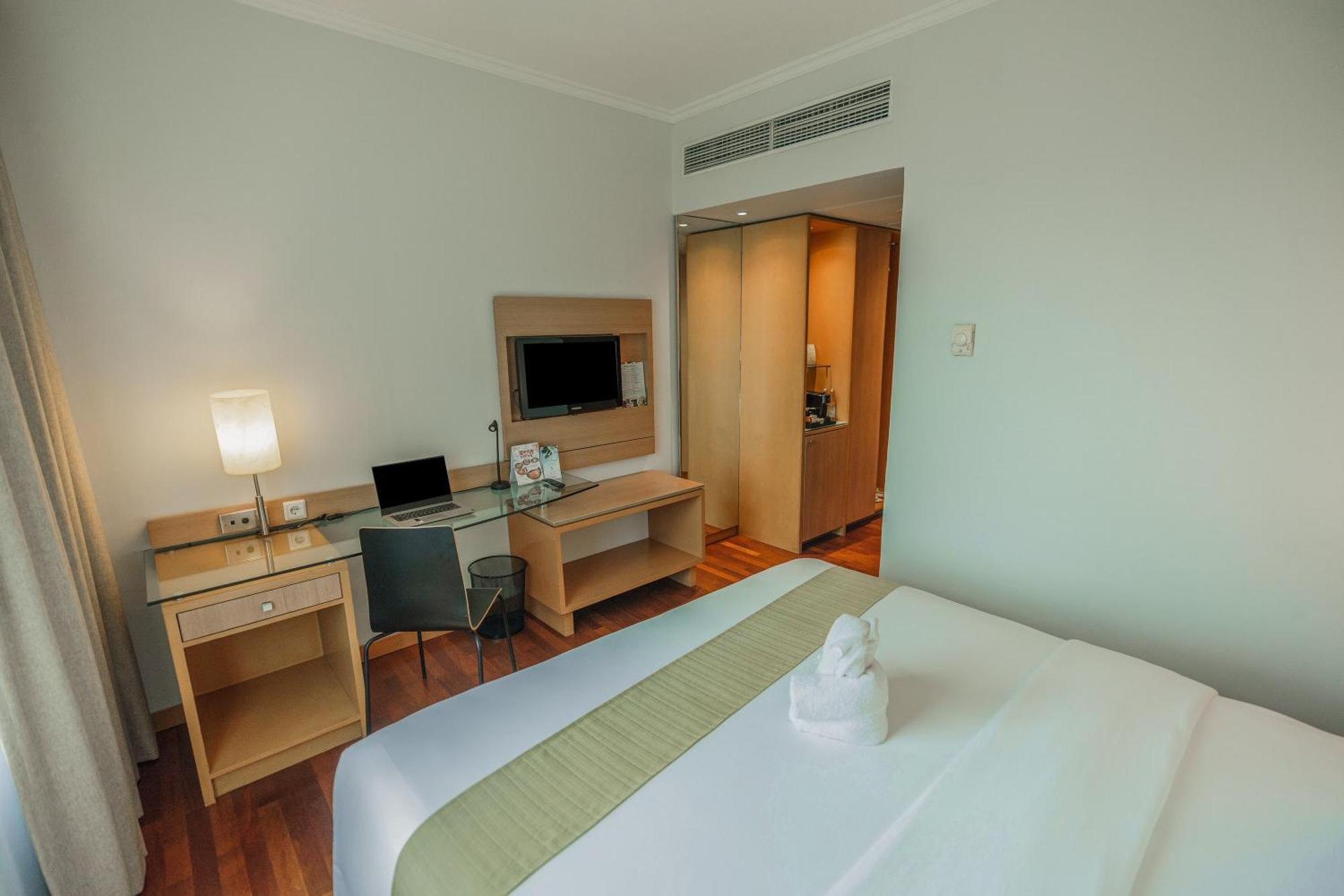 Hotel Kimaya Slipi Jakarta By Harris Екстер'єр фото